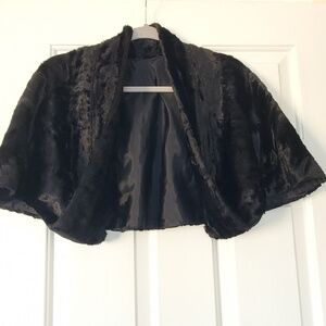 Black Faux Fur Short Wrap Cape Youth Girls Size 8/10 Small to Medium